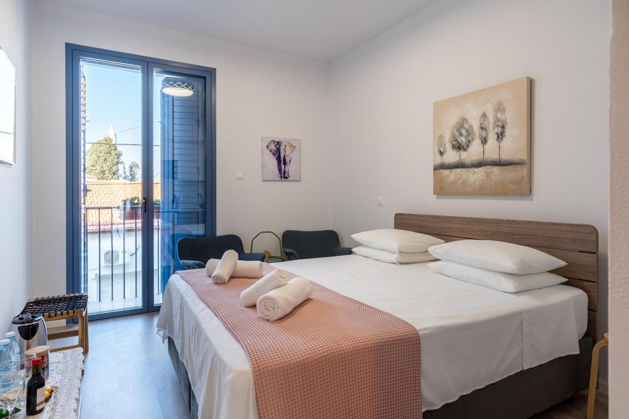 Le Voyageur By The Sea - Furnished Rooms Larnaca Exterior photo